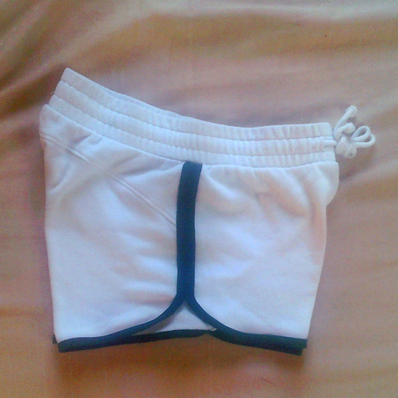 Hollister Shorts - Picture 7 of 7